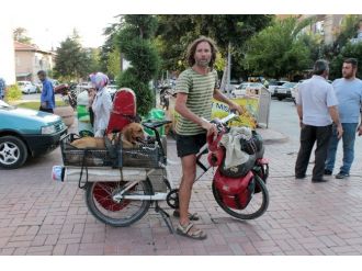 Atla Başladı Bisikletle Devam Ediyor