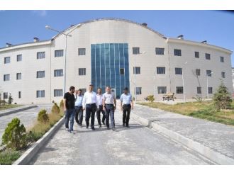 İl Sağlık Müdür Vekili Uzman Dr. Ekinci, Özalp’a 75 Yataklı Yeni Devlet Hastanesi’nde İnceleme Yaptı