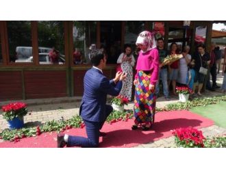 Öğretmenden Sürpriz Evlenme Teklifi