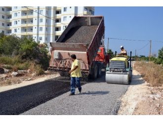 Erdemli’de Asfalt Çalışmaları Sürüyor