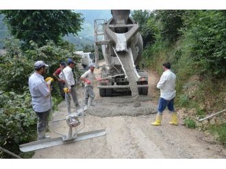 Trabzon Büyükşehir Belediyesi Yollara 43 Bin 688 Metreküp Beton Serdi