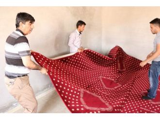 Cami Ve Taziye Evlerine Halı Desteği
