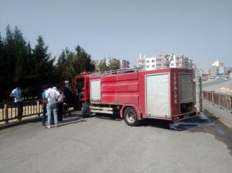 Yangına Giden İtfaiye Aracını Rehin Aldılar