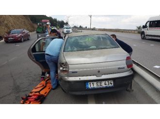 Bilecik’te Otomobil Orta Refüje Çarptı: 1 Yaralı