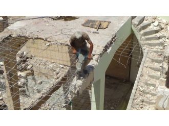 Tehlikeli Yıkım Yürekleri Ağza Getirdi