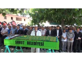 Veysel Eroğlu Annesini Son Yolculuğuna Uğurladı