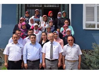 Hasta Ve Yaşlı Refakatçisi Kursunu Tamamlayanlara Sertifikaları Verildi