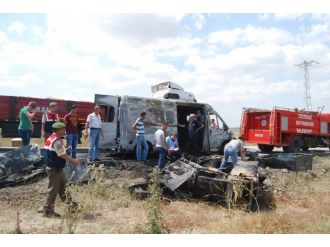 (Özel Haber) Seyir Halinde Yanan Beyaz Eşya Yüklü Minibüs Hurdaya Döndü