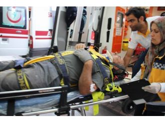 Cami İnşaatında İskele Kırıldı 1 İşçi Yaralandı