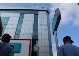 Çatıya Çıkan Şahıs 2 Bin 100 Tl’ye İkna Edildi