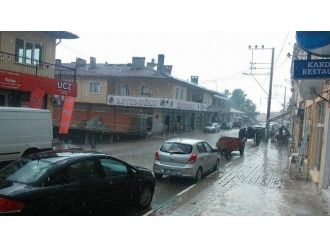 Kelesliler Yağmura Hazırlıksız Yakalandı