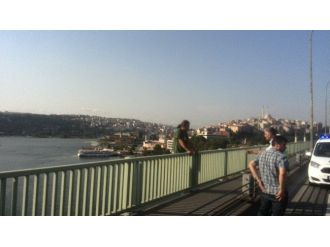 Haliç Köprüsüne Çıkan Şahıs Aşağı Atladı