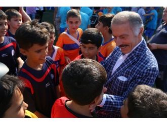 Bayrampaşa Belediyesinden Amatör Spor Kulüplerine Büyük Destek