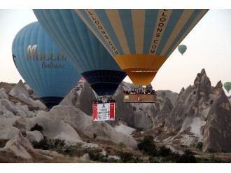 Kapadokya’da Balonlar Şehitler İçin Havalandı