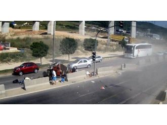 Tır’ın Sürüklediği Otomobilden Sağ Çıktılar