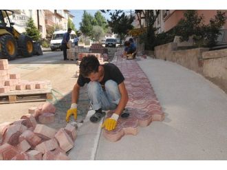 Fahri Korutürk Caddesi’ne Modern Kaldırım Uygulaması