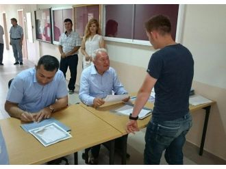 Staj Dolayısıyla Mezun Olamayan Öğrencilere ‘Şartlı Kayıt Hakkı’ Tanındı