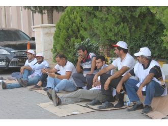 Belediye İşçilerinin Oturma Eylemi Sona Erdi