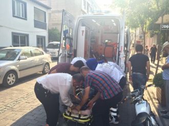 Otomobilin Çarptığı Motosikletli Sürücü Yaralandı