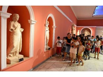 Ermenekli Öğrencilere Müzede Tarih Dersi