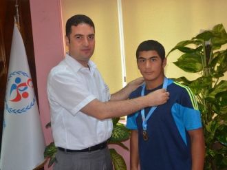 Ataşbak, Atlet Demir’i Kabul Etti