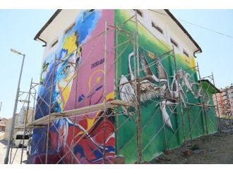 Battalgazi’deki Elektrik Trafoları Renkleniyor