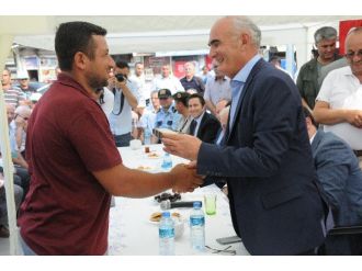 Vali Ve Başkan Kraliçe Arı Dağıttı, Sel Bölgesini İnceledi