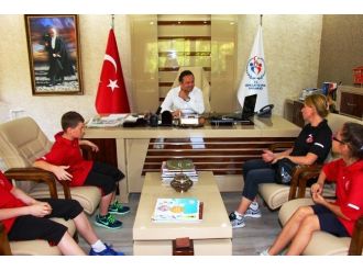 Milli Badmintonculardan Savaş Duman’a Teşekkür