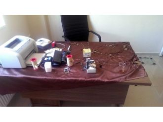 Aile Sağlığı Merkezi Ve Lojmanını Yakmak İstediler