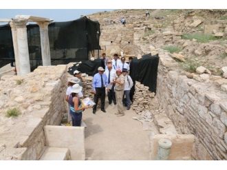 Denzli Valisi Kocatepe, Hierapolis Kazılarını İnceledi