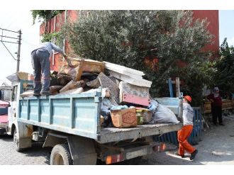 Zabıta Ekipleri Çöp Evi Boşalttı