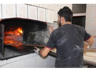 Fırıncılar Sıcak Hava Nedeniyle Sıkıntı Yaşıyor