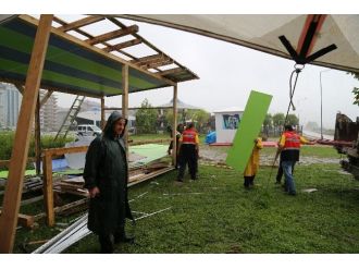 Belediye Korsan Tezgahları Temizledi