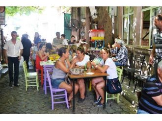 Ayvalık’ta Limonata, Koruk Suyu Ve Böğürtlen Yok Satıyor