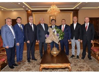 Vali Güzeloğlu, Osbük Yönetim Kurulunu Kabul Etti