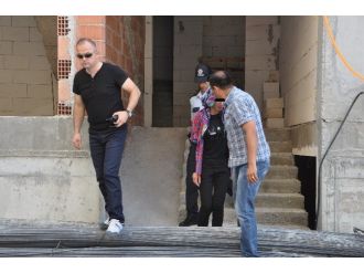 Genç Kızı İntihardan Polis Ekipleri Vazgeçirdi