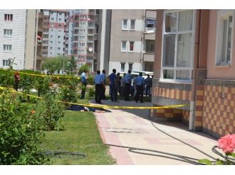 Kayseri’de 7. Kattan Düşen Genç Öğretmen Hayatını Kaybetti