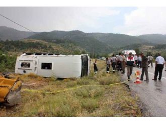 Midibüs Devrildi: 2 Ölü, 11 Yaralı