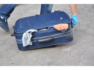 Sivas’ta Şüpheli Valizden Kıyafet Çıktı
