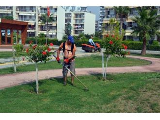 Erdemli Belediyesi’nde Periyodik Park Bakımları Devam Ediyor