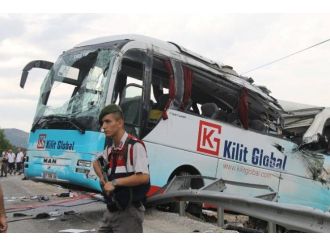 Tur Otobüsü Uçuruma Yuvarlandı: 4 Ölü, 37 Yaralı