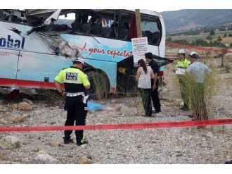 Tur Otobüsü Takla Attı: 4 Ölü, 37 Yaralı