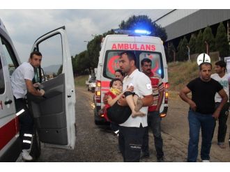 İki Araç Kafa Kafaya Çarpıştı: 6 Yaralı