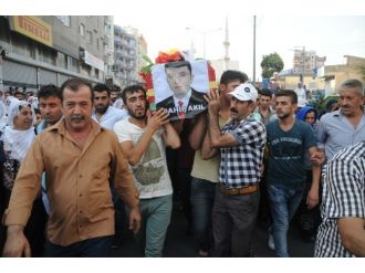 Sivil Aracın Geçişinde Yaşanan Patlamada Ölen Sürücü Defnedildi
