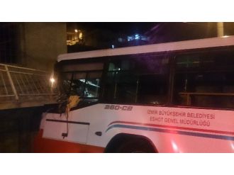 İzmir’de Yağmur Sonrası Kazalar Peş Peşe Geldi