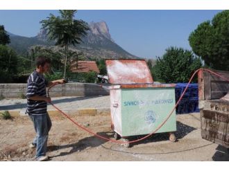 Sarıcakaya’da Çöp Konteynerleri Dezenfekte Ediliyor