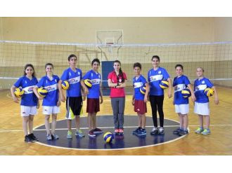 Geleceğin Voleybolcuları Beyoğlu’nda Yetişiyor