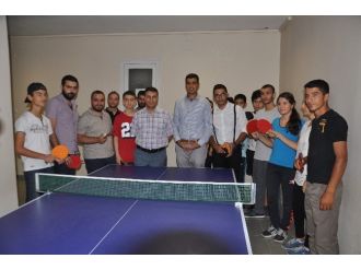 Türk Ve Suriyeli Gençler Arasında Masa Tenisi Turnuvası
