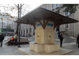 Her İlçeye İki Meydan Çeşmesi