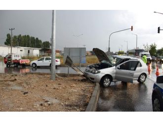 İtfaiye Aracı Otomobille Çarpıştı: 4 Yaralı